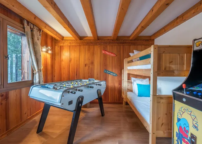 Altura- 5 Bedrooms - Jacuzzi And Sauna - By Cozee