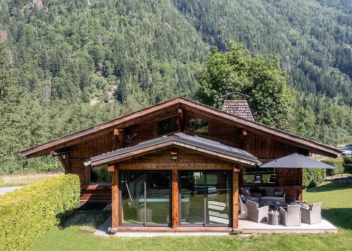 Altura- 5 Bedrooms - Jacuzzi And Sauna - By Cozee Chamonix