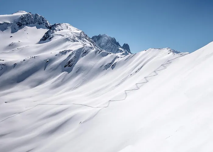 Altura- 5 Bedrooms - Jacuzzi And Sauna - By Cozee