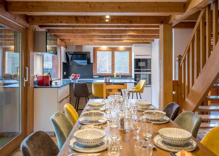 Altura- 5 Bedrooms - Jacuzzi And Sauna - By Cozee シャレー *