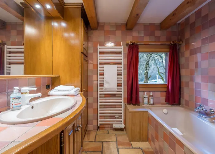 Altura- 5 Bedrooms - Jacuzzi And Sauna - By Cozee シャレー