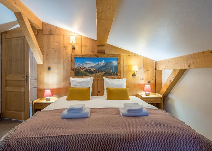 Altura- 5 Bedrooms - Jacuzzi And Sauna - By Cozee シャレー