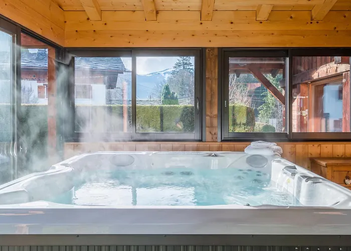 Altura- 5 Bedrooms - Jacuzzi And Sauna - By Cozee シャレー *