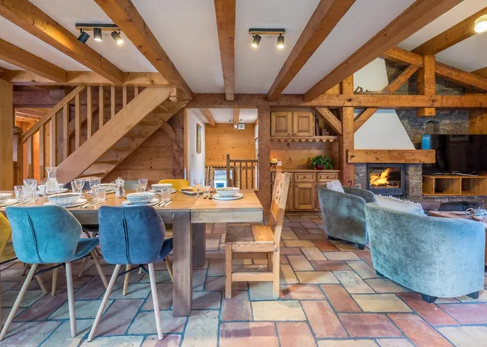 Altura- 5 Bedrooms - Jacuzzi And Sauna - By Cozee シャレー シャモニー