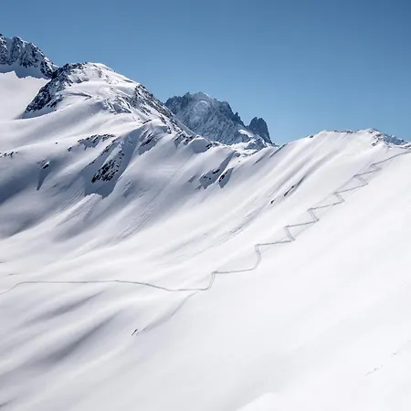 Altura- 5 Bedrooms - Jacuzzi And Sauna - By Cozee