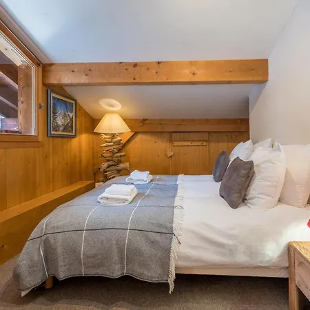 Horská chata Altura- 5 Bedrooms - Jacuzzi And Sauna - By Cozee *